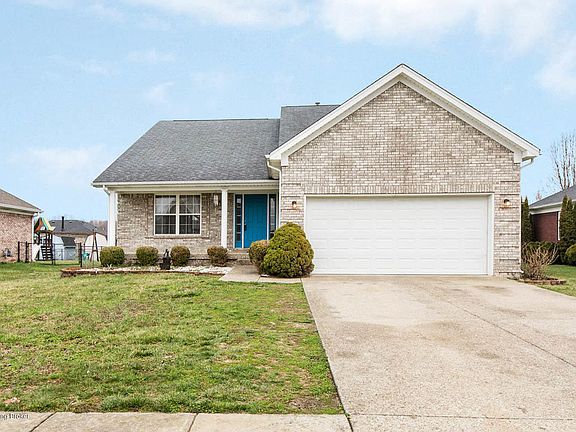 3rd image of 389 Bentwood Dr