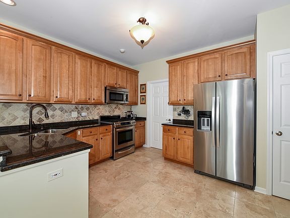 3rd image of 6283 Edgebrook Ln E