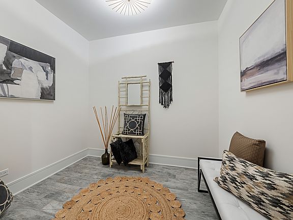 4th image of 5748 N Hermitage Ave #102