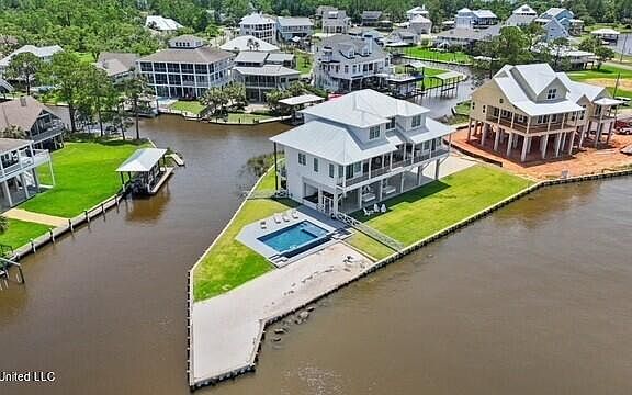 2nd image of 118 Palmwood Dr