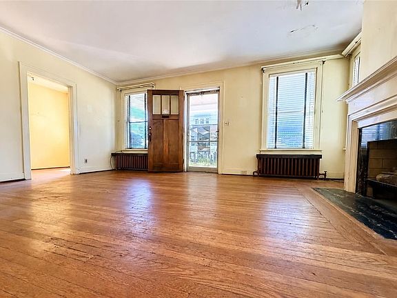 3rd image of 2406 Pioneer Ave