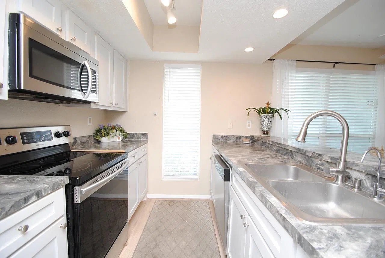 2 bed, 2.5 bath, 1490 sqft, $1,650 — Photo 3