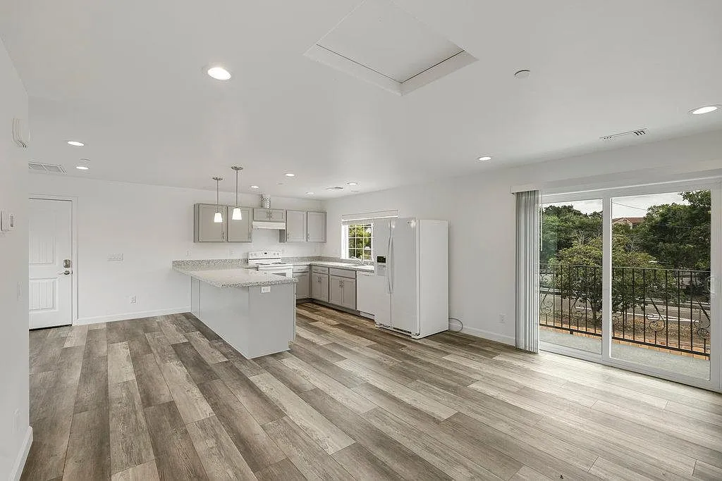 2 bed, 880 sqft, $3,500 — Photo 4