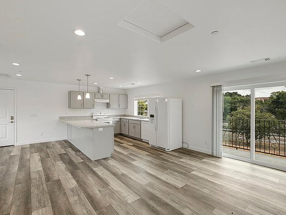 4th image of 552 Hathway Ave