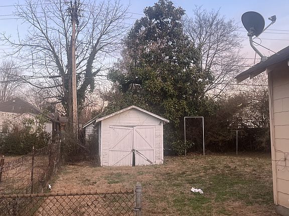 4th image of 714 Spring St