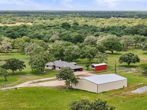 778 County Road 123, Edna, TX 77957