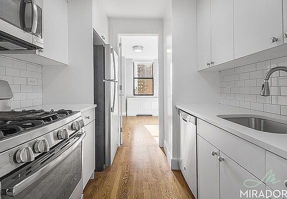 5th image of 330 E 39th St APT 20M