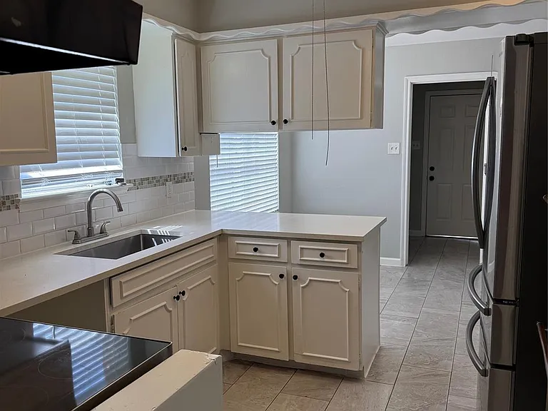 9002 Roos Rd — Photo 16