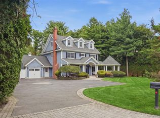 65 E Rogues Path, Huntington Station, NY 11746