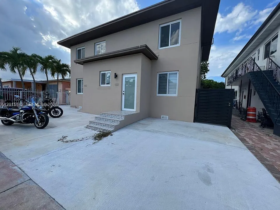 943 79th Ter #202