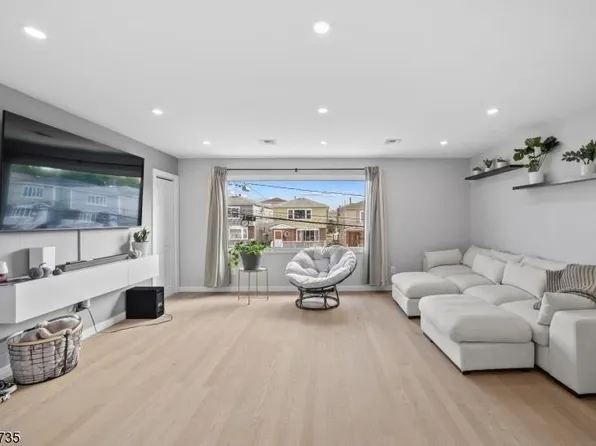 511 Davis Avenue image 17 of 20