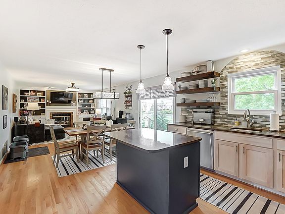 3rd image of 4608 Sarah Dr