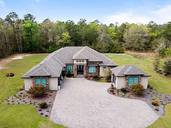 2nd image of 550 NW Country Lake Dr