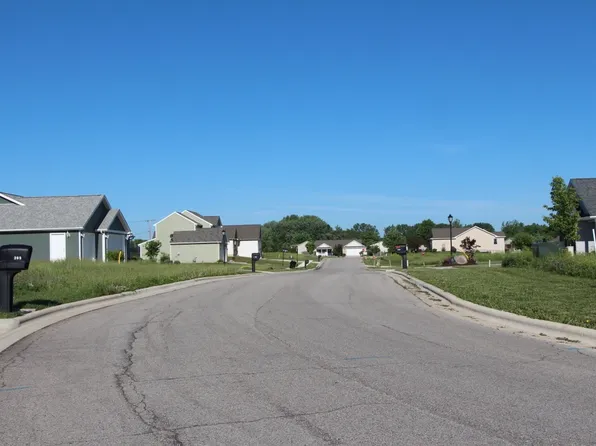 2271 Highlander Dr, Warsaw, IN 46580