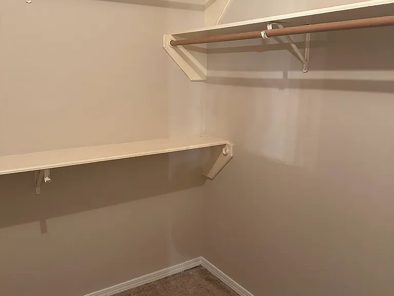 1441 Warwick Dr — Photo 9