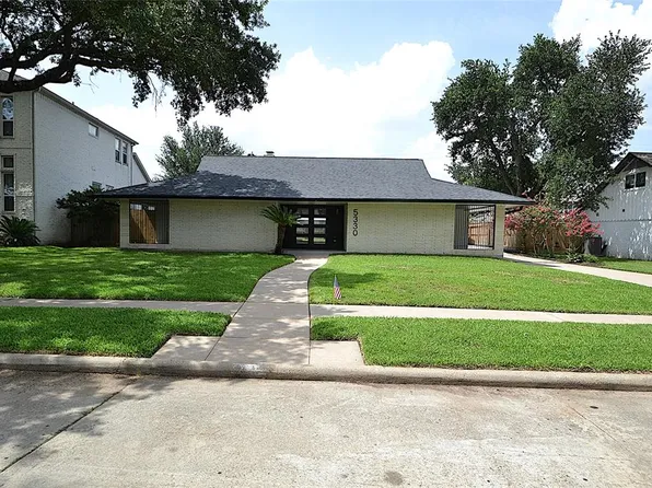 5330 Dumfries Dr, Houston, TX 77096