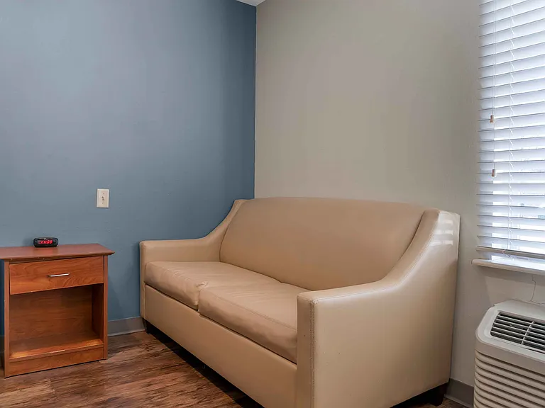 Studio Suite - 1 Full Bed