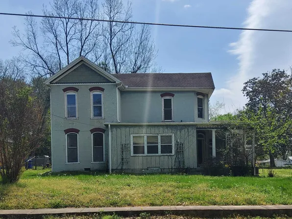 224 E Main St, Sharon, TN 38255
