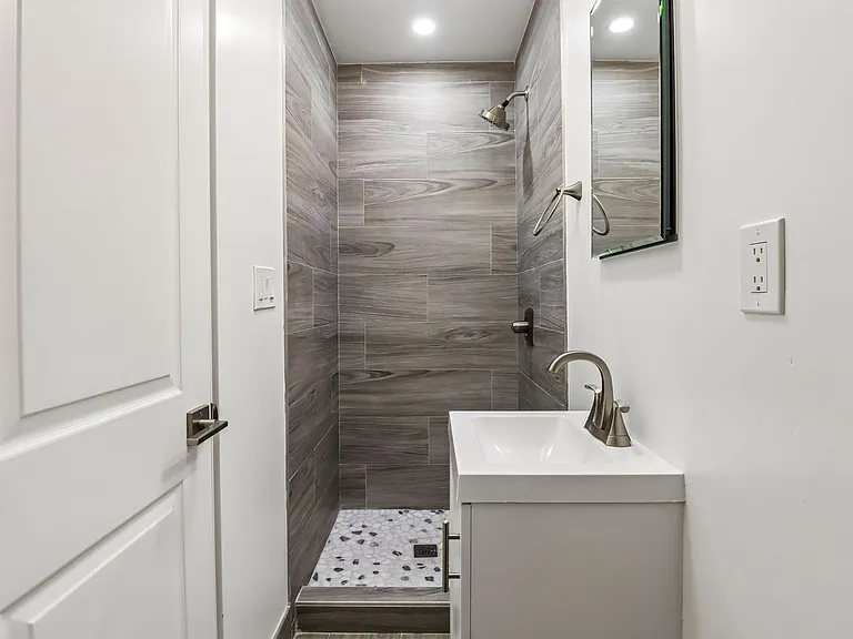 Garrison Townhome Apartments — Photo 37