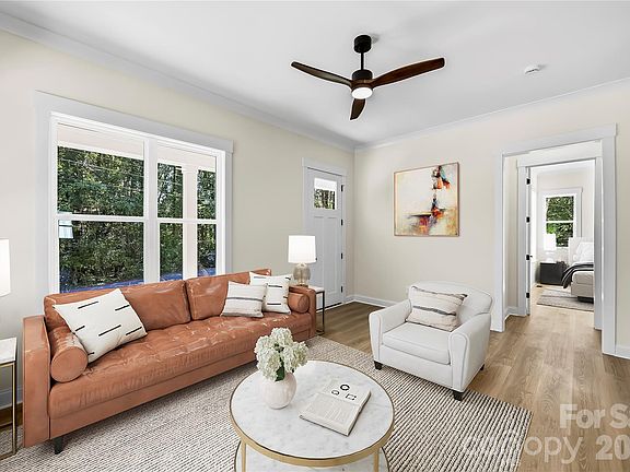 4th image of 208 Excelsior St