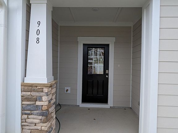 3rd image of 908 Kensley Grove Ln