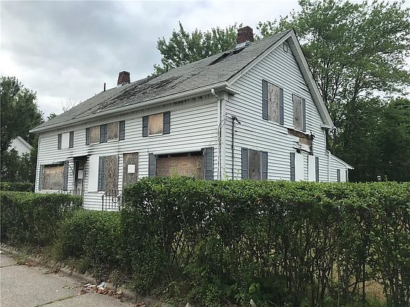 4th image of 248 Providence St
