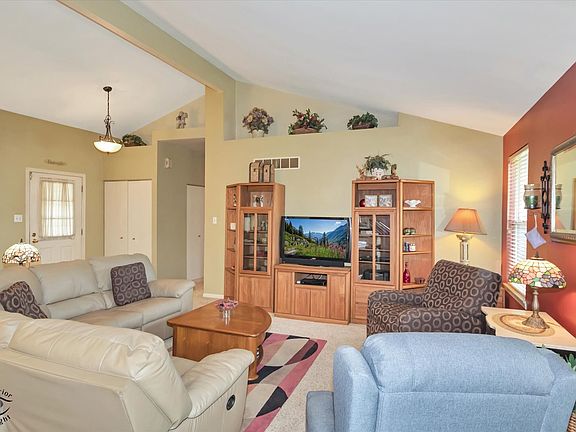 5th image of 1407 Peacock Ln