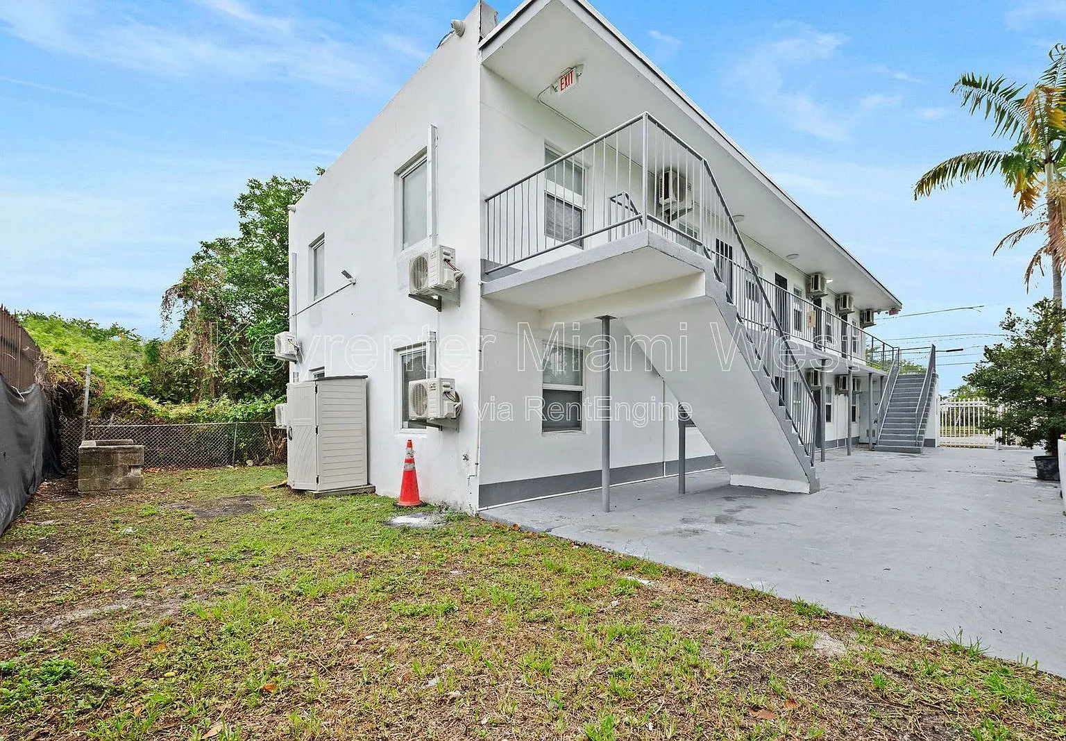 2 bed, 1.0 bath, $1,650 — Photo 2