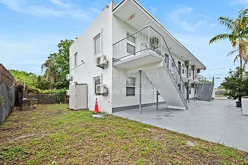 1245 NW 60th St Photo 1