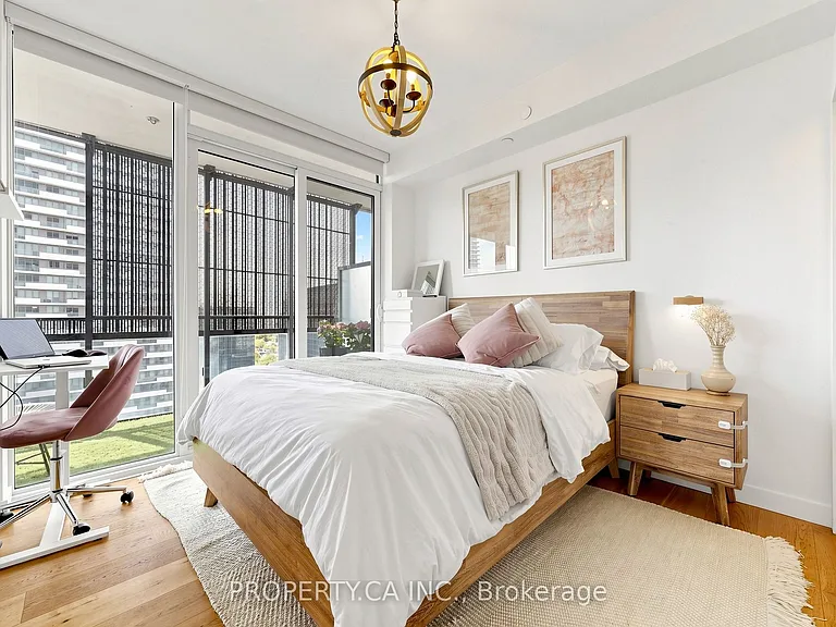 8 Eglinton Ave E #1411 — Photo 5