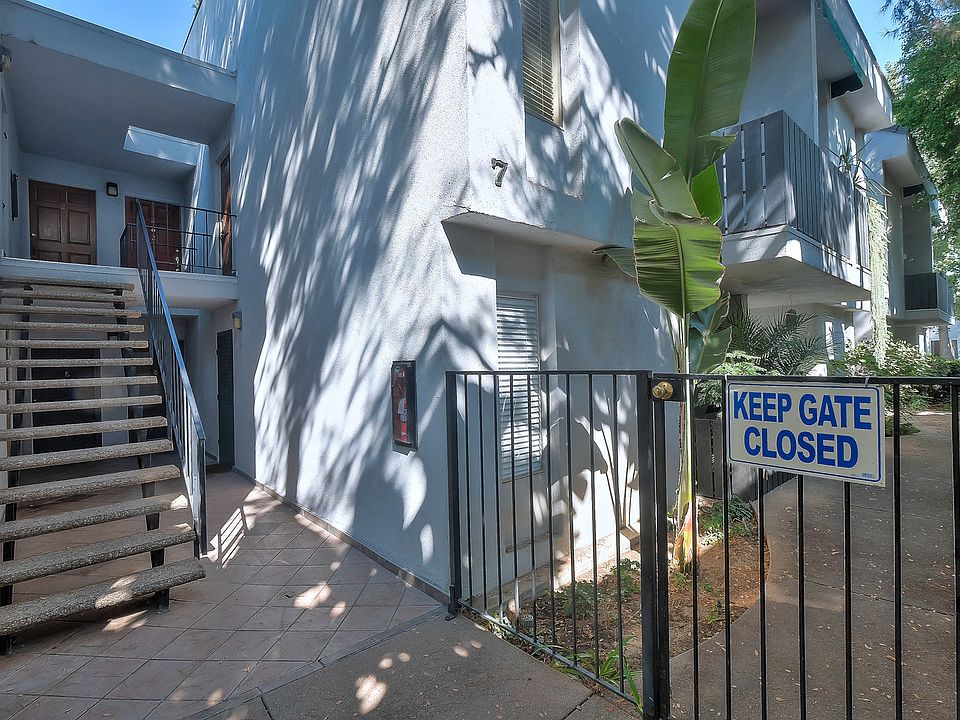 1st image of 18645 Hatteras St Unit 181