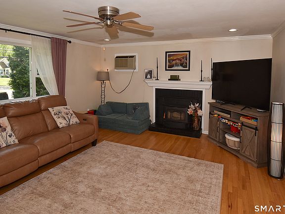 4th image of 740 Dart Hill Road
