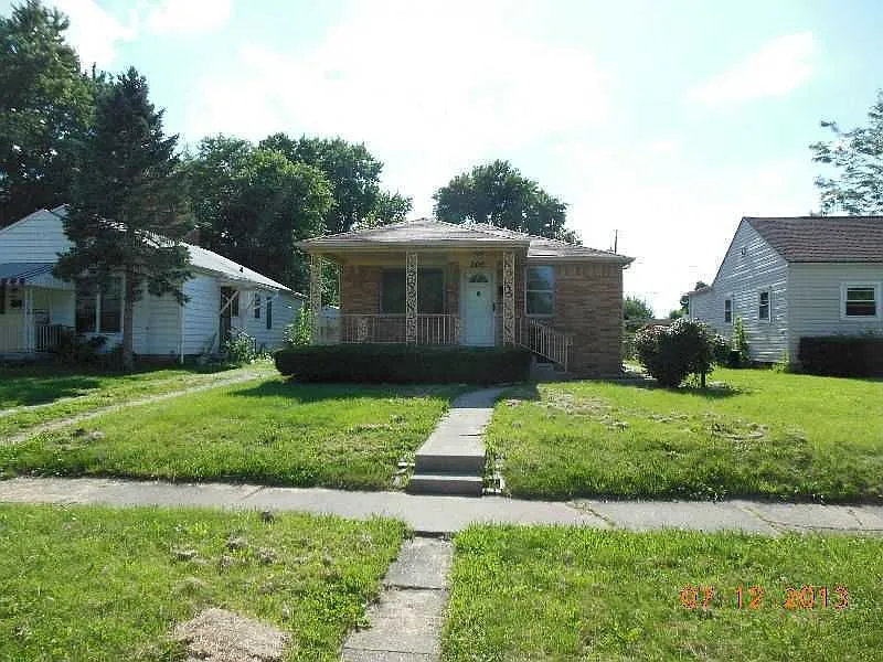 2416 Villa Ave photo 1