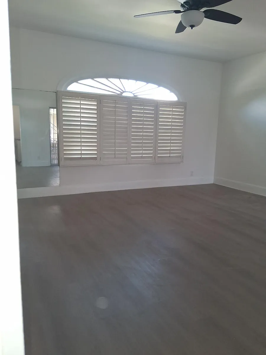 Building Photo - 6250 S Van Ness Ave #6250