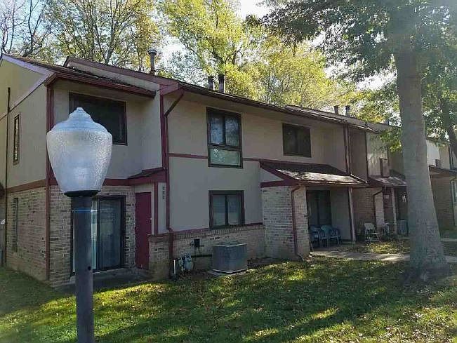 2nd image of 1801 Laurel Rd Unit 908