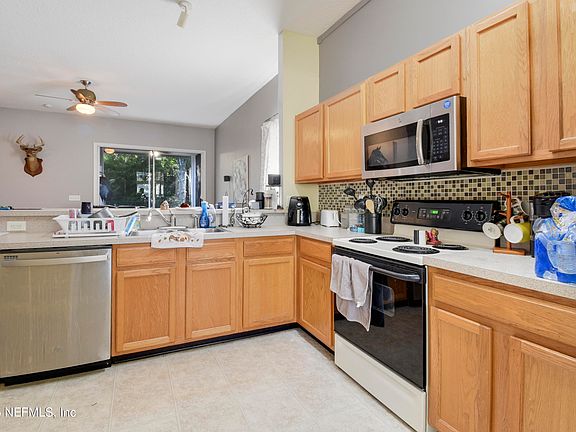 5th image of 733 MACKENZIE Circle