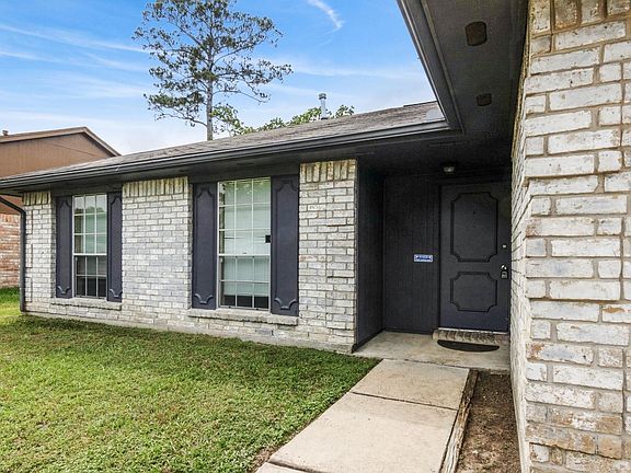 3rd image of 2531 N Spring Dr