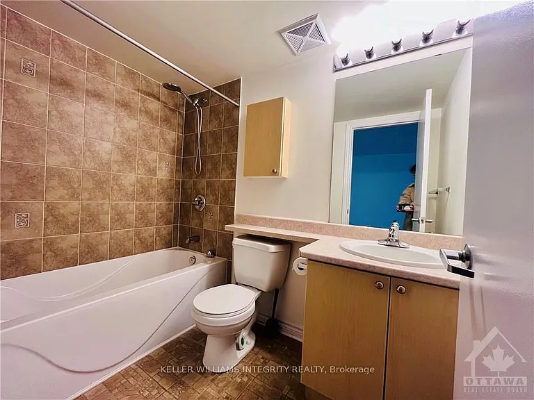 200 Rideau St #607 — Photo 7