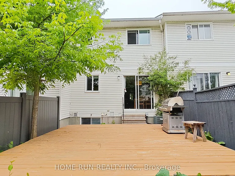 152 Thornbury Cres — Photo 38