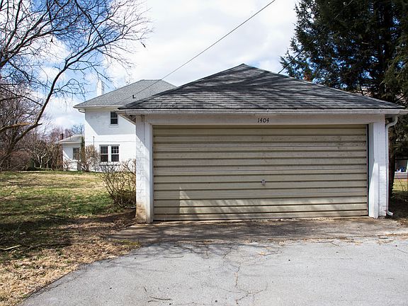 4th image of 1404 Oak Hill Ave