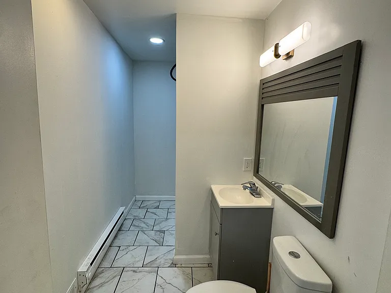 1640 W 4th St #1 — Photo 3