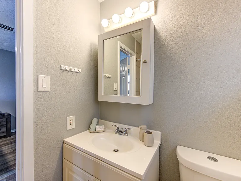 9901 Thrush St — Photo 23