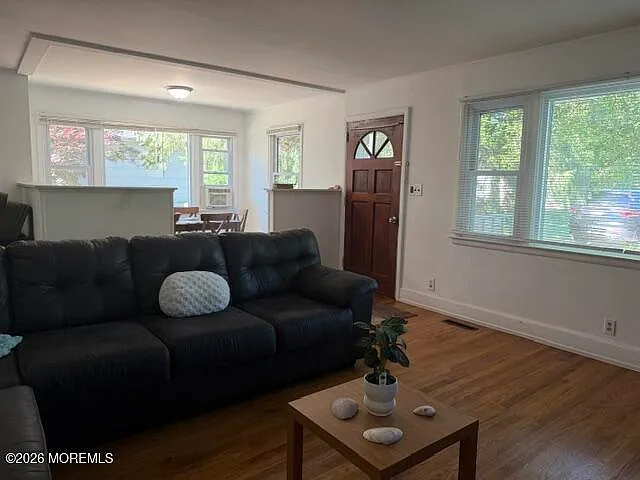 1608 Bay Ave #1 — Photo 4