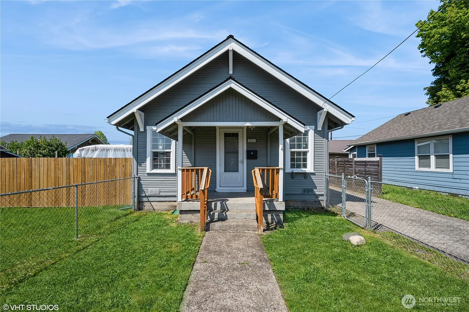 211 Yew Street photo 1
