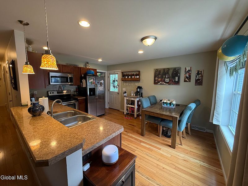 3rd image of 17 Catherine Street