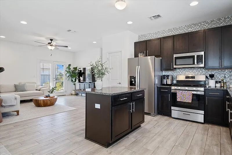 4 bed, 3.0 bath, 2617 sqft, $2,795 — Photo 4