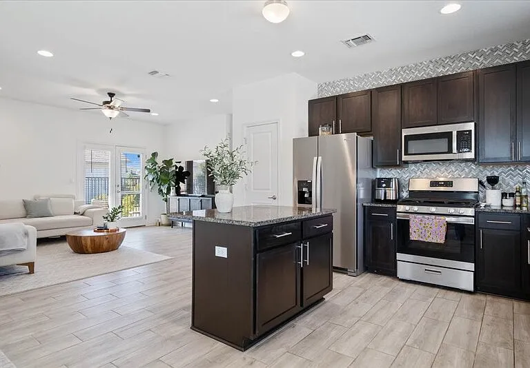 9015 Looksee Ln — Photo 4