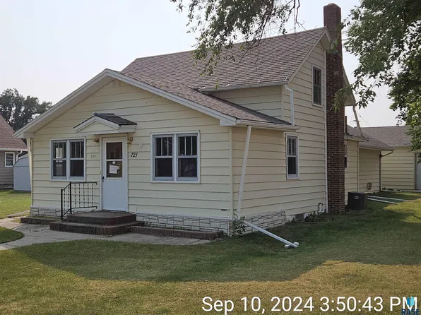 121 5th St, Ipswich, SD 57451