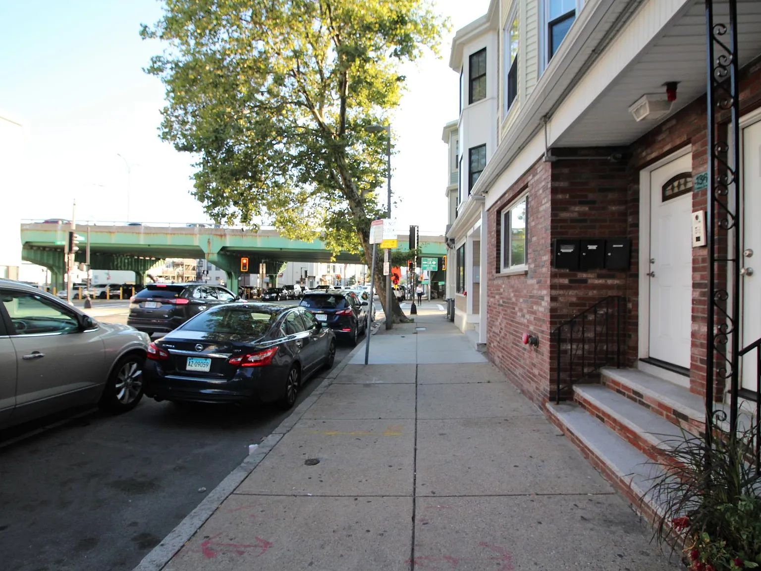 136 Chelsea St — Photo 3