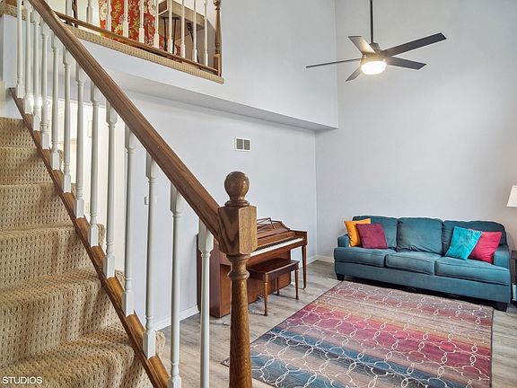 3rd image of 1566 N Dartmoor Ave